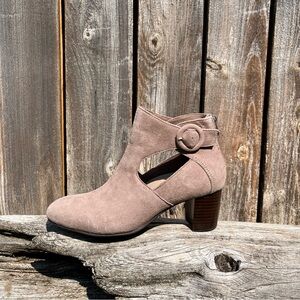 Earth Corinth Womens Suede Taupe Leather Ankle Heels Boots Booties size 7.5